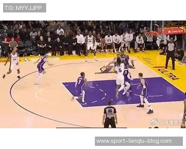 卡斯尔全场表现惊艳9中6砍下19分10助攻零失误罚球完美6中6